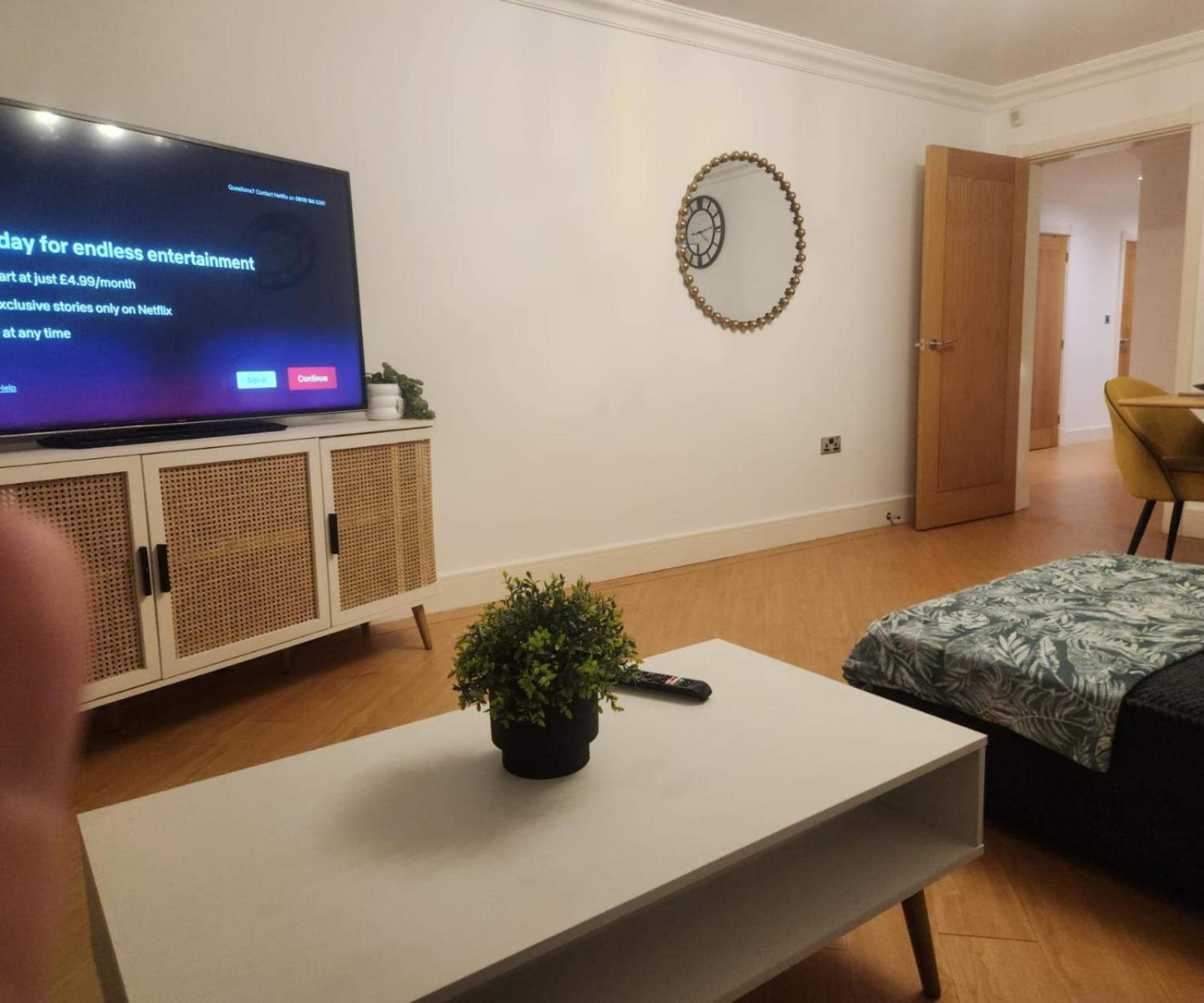 马斯顿格林Emirates House, Luxe 5 Bed, With King Sized Beds, Next To Aiport & Nec, Jlr 5 Mins别墅 外观 照片