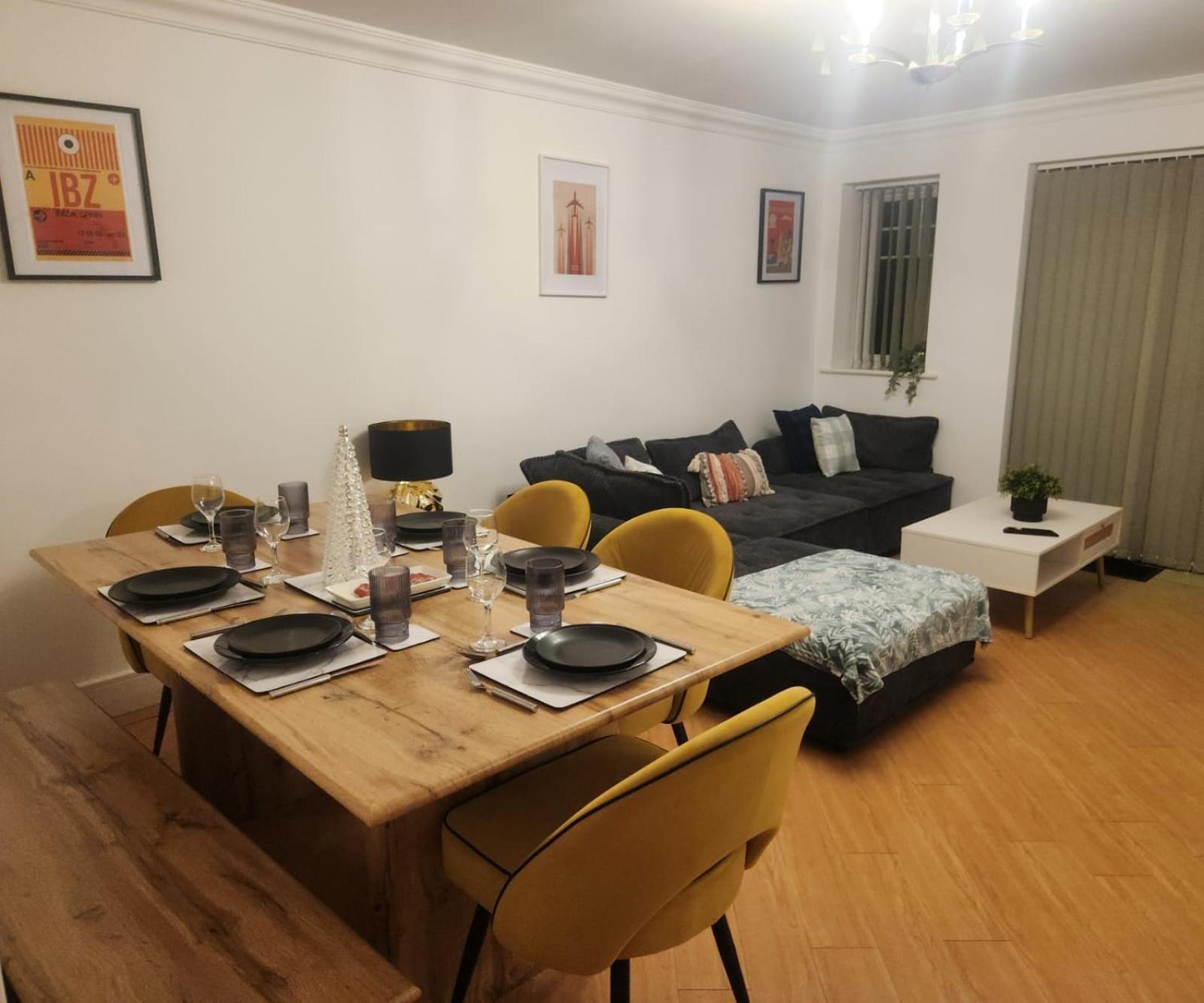 马斯顿格林Emirates House, Luxe 5 Bed, With King Sized Beds, Next To Aiport & Nec, Jlr 5 Mins别墅 外观 照片